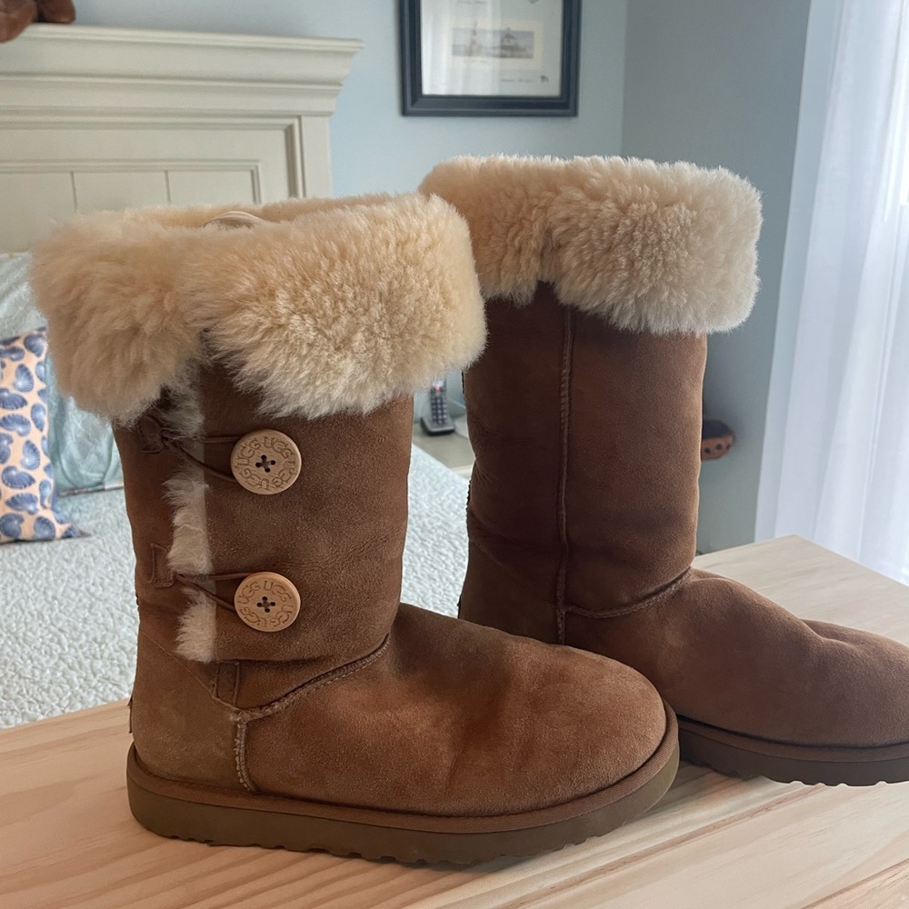 UGG Womens Bailey Triple Button Boot